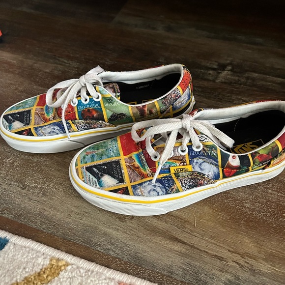 Limited edition, National Geographic vans - Picture 5 of 6